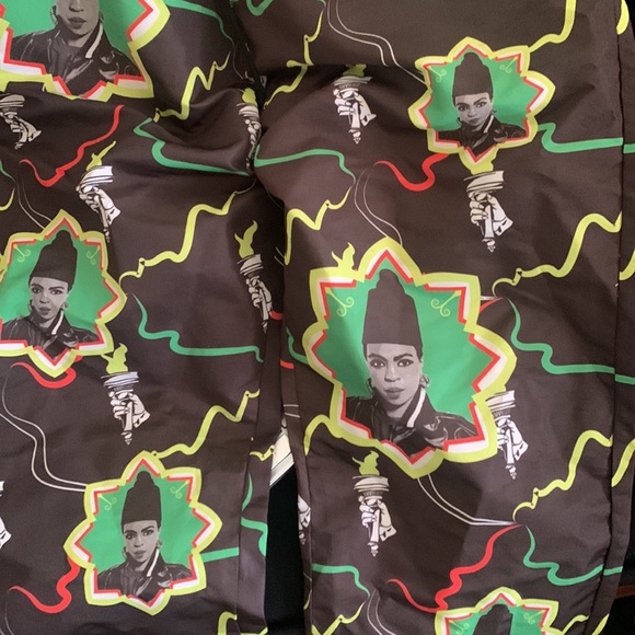 NWOT Graphics Active Sweatpants - Picture 7 of 7